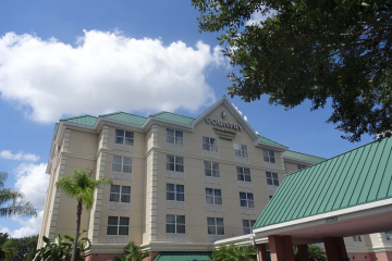 Country-Inn-and-Suites-Orlando-day-exterior