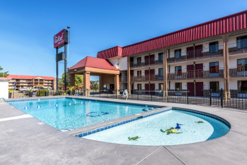 Red Roof Inn & Suites Pigeon featured